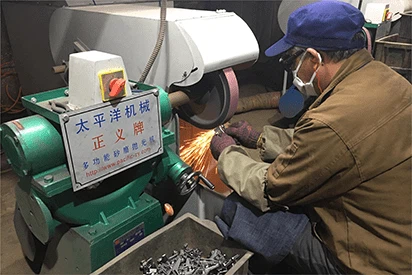 POURING GATE REMOVING/GRINDING